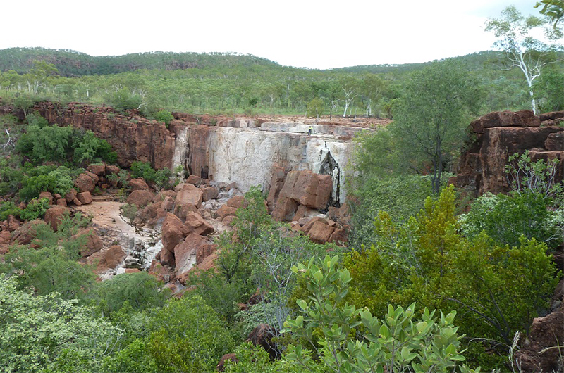 Bleaching of the rock at Moonlight Falls (2013) Bleaching of the rock at Moonlight Falls (2013)