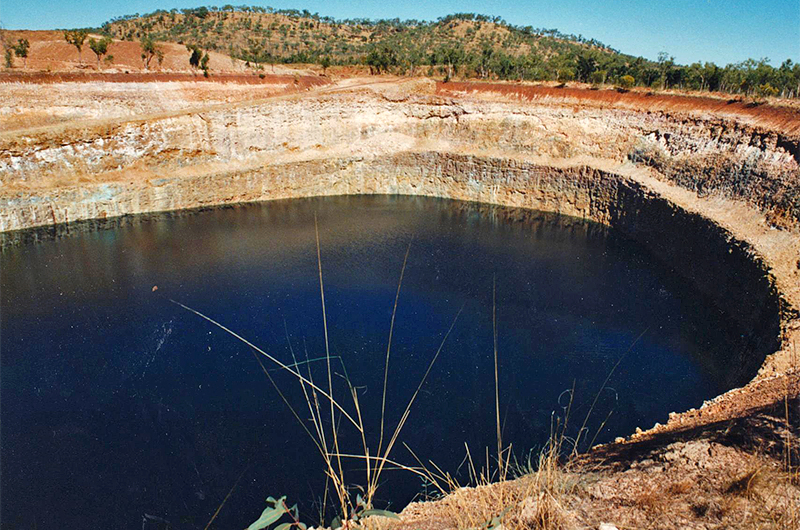 Sandy Flat Pit containing considerably more water 14 months later (May 1997). Sandy Flat Pit containing considerably more water 14 months later (May 1997).