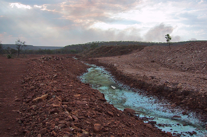 Southern low flow (seepage collection) drain. (2004) Southern low flow (seepage collection) drain. (2004)