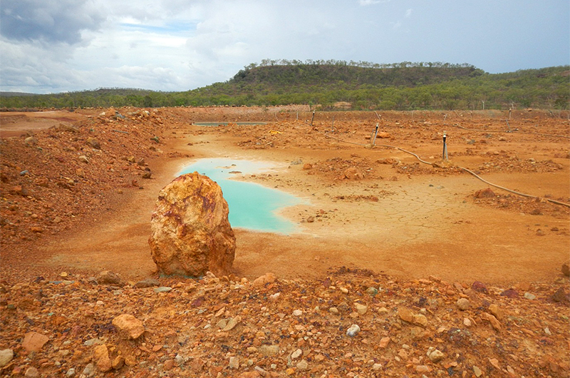 View of the top of a heap leach pad, including the irrigation system (2013) View of the top of a heap leach pad, including the irrigation system (2013)